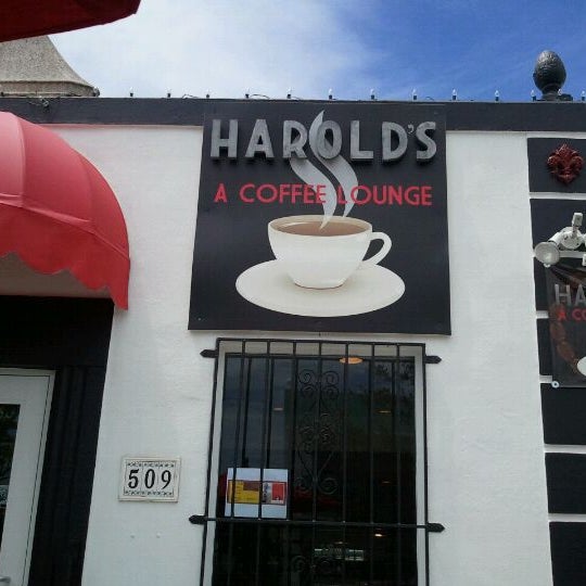 7/23/2012 tarihinde Joel C.ziyaretçi tarafından Harold&#39;s Coffee Lounge'de çekilen fotoğraf