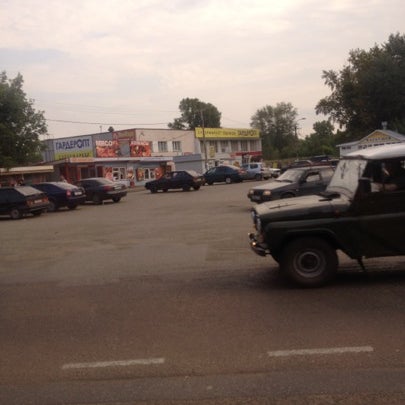 Сквер на коминтерна 250. Коминтерн киров. Павла корчагина 86. Коминтерновская площадь киров. Павла корчагина коминтерн.