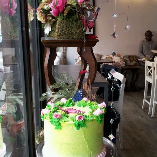 4/20/2012 tarihinde Okema M.ziyaretçi tarafından Ms. Dahlia&#39;s Cafe'de çekilen fotoğraf