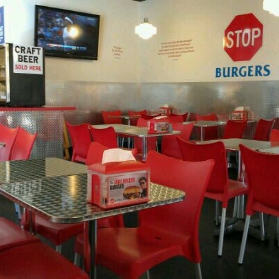 Photo prise au Burger Zone par Ivan B. le2/22/2012
