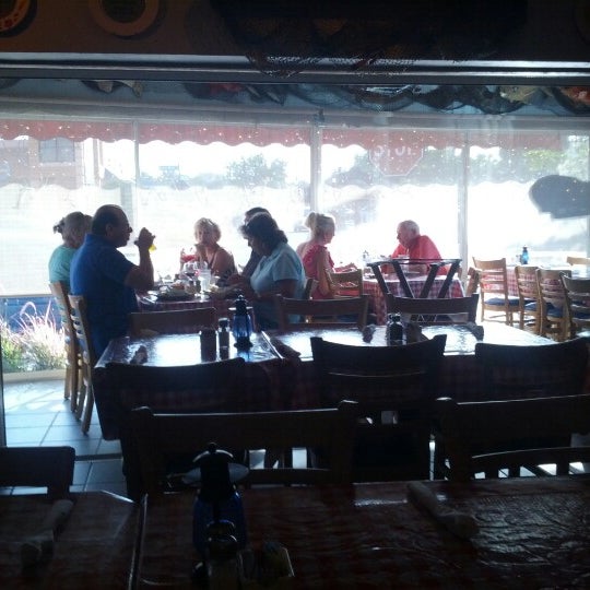 Снимок сделан в Lobster Pot Restaurant пользователем Ben B. 7/28/2012