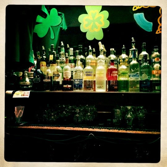 Снимок сделан в The Triple Crown Ale House &amp; Restaurant пользователем Pete L. 6/24/2012