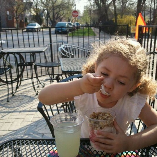 3/21/2012 tarihinde Gregory P.ziyaretçi tarafından Letizia&#39;s Fiore Ristorante Pizzeria'de çekilen fotoğraf