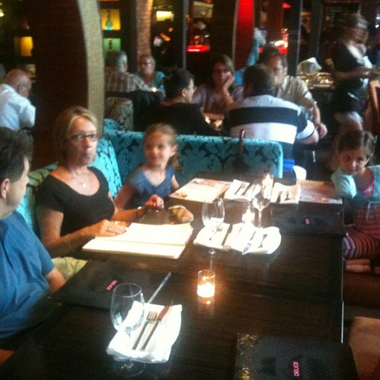 รูปภาพถ่ายที่ Délice Restaurant Nightclub โดย Rémi L. เมื่อ 6/30/2012