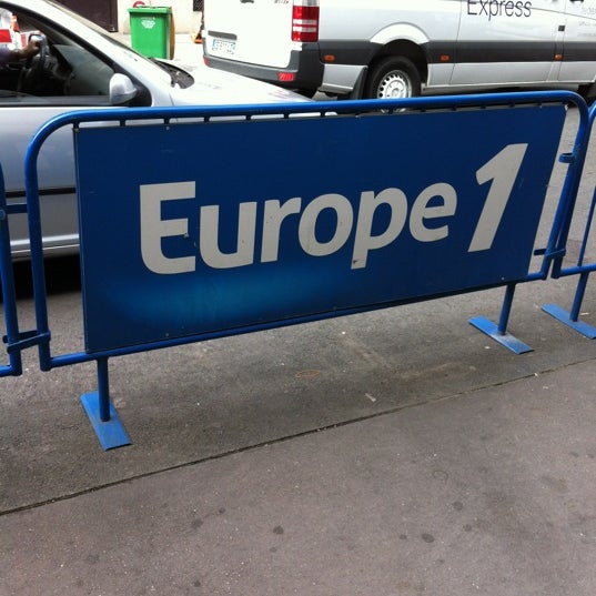 Photo taken at Europe 1 by My Duyên T. on 6/27/2012
