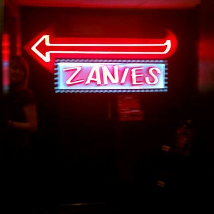 Foto scattata a Zanies Comedy Club da Miles D. il 4/8/2012