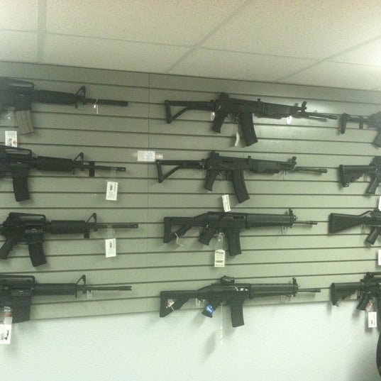 Foto scattata a DFW Gun Range and Training Center da James T. il 3/30/2012
