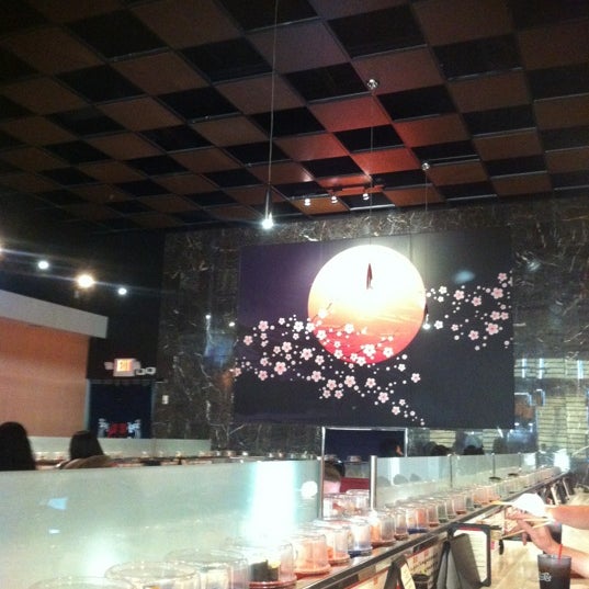 Foto diambil di Sushi Envy oleh Francis L. pada 5/20/2012