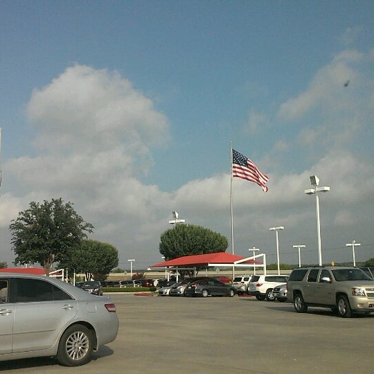 รูปภาพถ่ายที่ San Marcos Toyota โดย Harmoney V. เมื่อ 6/28/2012