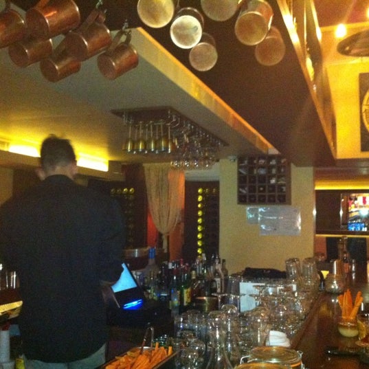 Foto tirada no(a) Bedivere Eatery &amp; Tavern por Celine B. em 6/26/2012