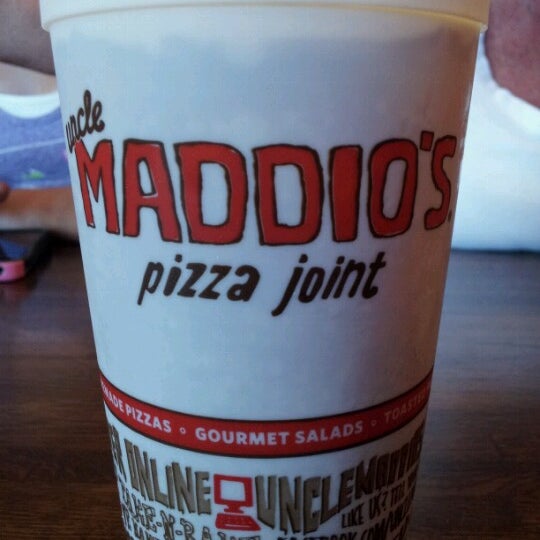 Foto scattata a Uncle Maddio&#39;s Pizza Joint da Tim M. il 6/15/2012