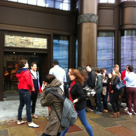 Hollister Co. Clothing Store in Edinburgh