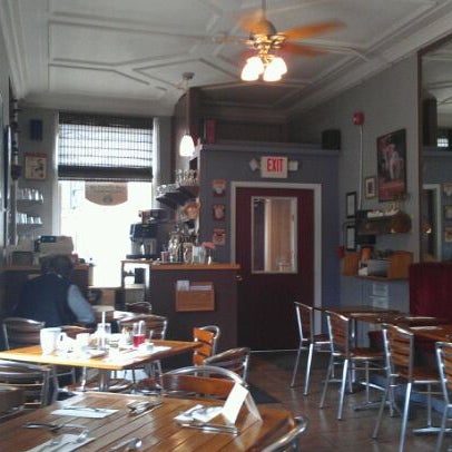 2/17/2012 tarihinde Nicholas P.ziyaretçi tarafından First Crush Bistro &amp; Wine Bar'de çekilen fotoğraf