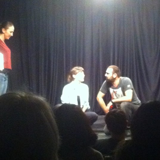 Das Foto wurde bei Old City Comedy Club von Şerif S. am 5/9/2012 aufgenommen