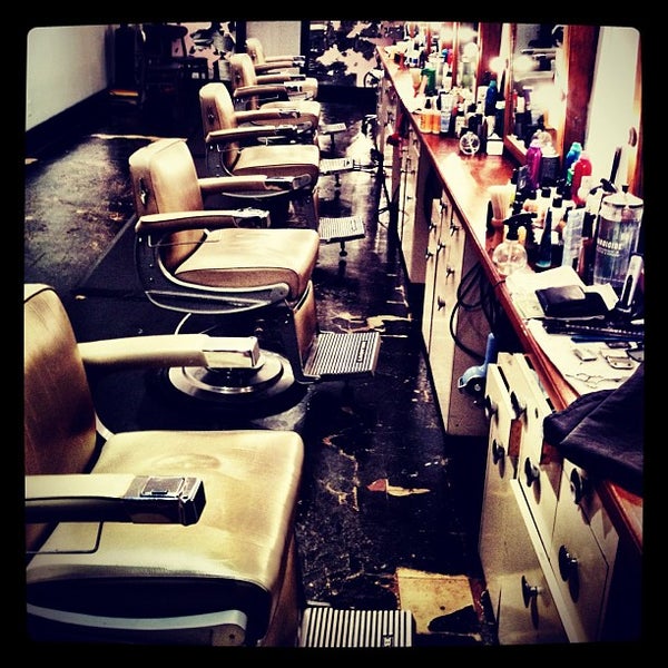 Das Foto wurde bei Public Barber Salon von Pete P. am 3/18/2012 aufgenommen
