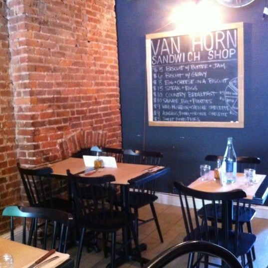 Foto tomada en Van Horn Restaurant  por Jackie B. el 4/29/2012