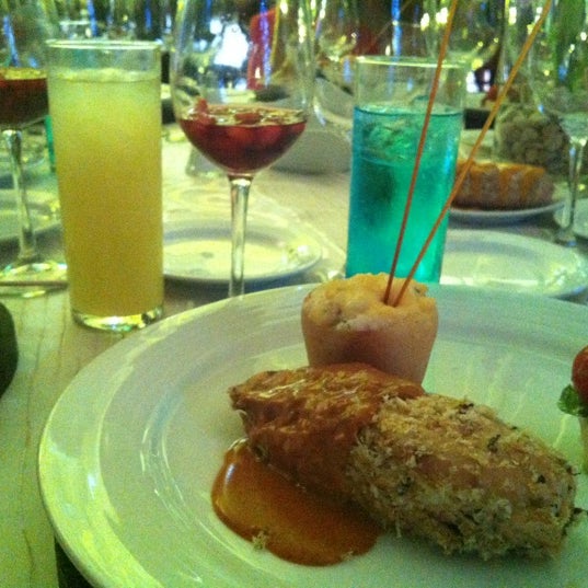 Foto tomada en Banquetes Evergreen  por Stephany B. el 7/29/2012