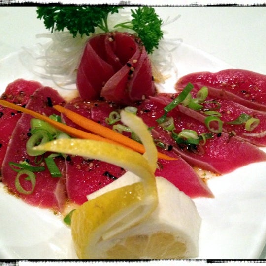 Photo taken at Maizuru Sushi Bar &amp; Japanese Restaurant by Nessie on 5/28/2012