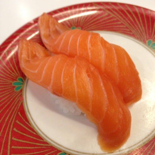Foto scattata a Hanaichi Sushi Bar + Dining da Paige W. il 5/27/2012