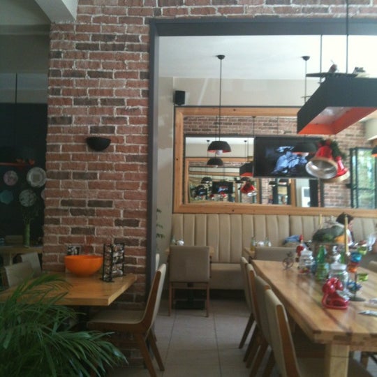 4/25/2012にSeden E.がDotto Cafe Bistroで撮った写真