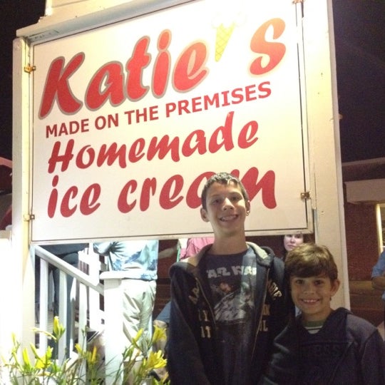 Foto diambil di Katie&#39;s Homemade Ice Cream oleh Richard S. pada 7/6/2012