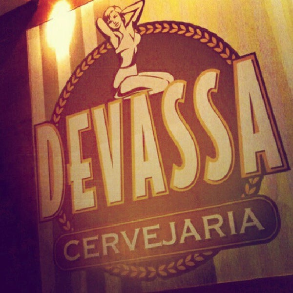 รูปภาพถ่ายที่ Cervejaria Devassa โดย Márcio S. เมื่อ 6/28/2012