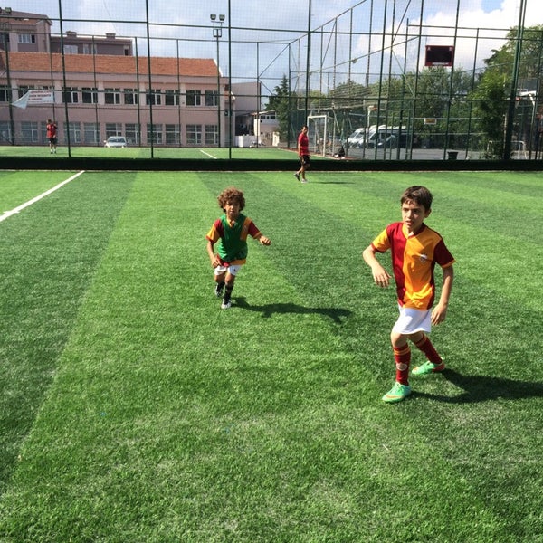 Снимок сделан в Etiler Galatasaray Futbol Okulu пользователем Cemil Ş. 7/20/2014
