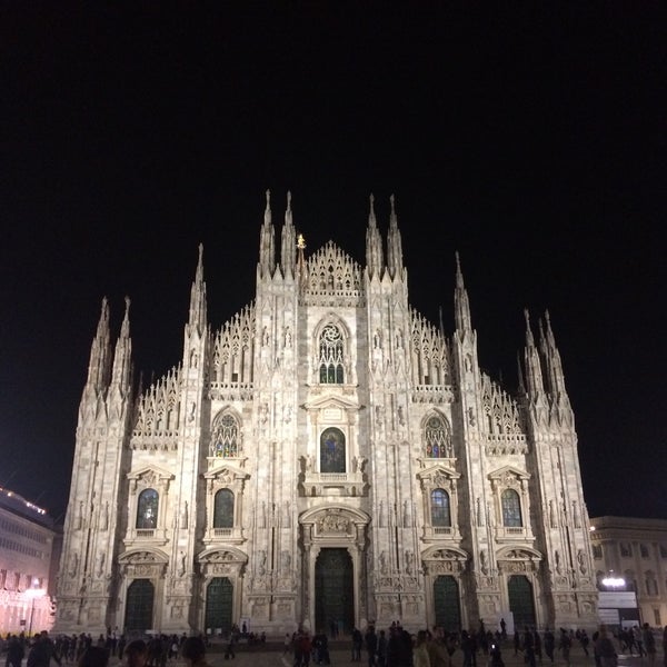 9/18/2017 tarihinde Veronika E.ziyaretçi tarafından Duomo di Milano'de çekilen fotoğraf
