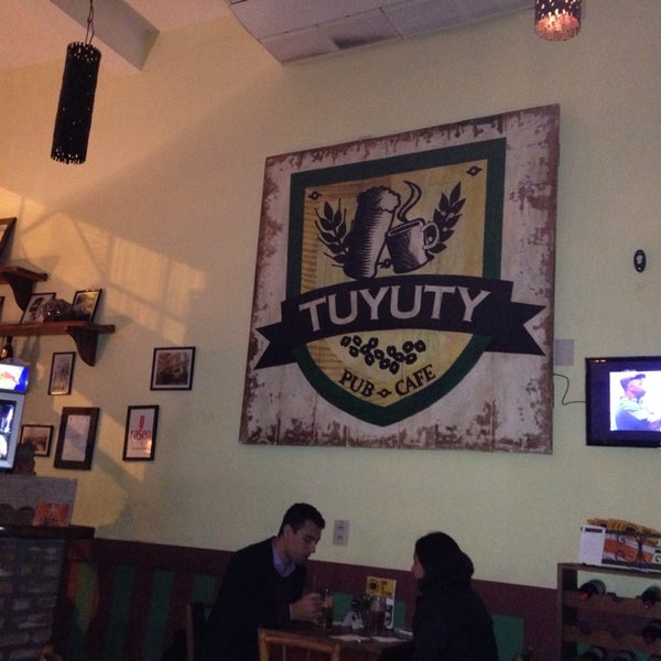 Foto scattata a Tuyuty Pub Café da Denise Goulart Q. il 5/28/2014