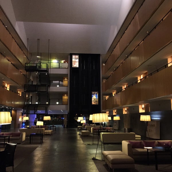 Foto diambil di Hotel Tryp Barcelona Aeropuerto oleh あみすけ鹵 pada 7/12/2015