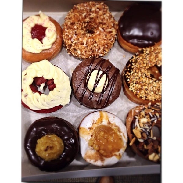 Снимок сделан в Donuts To Go пользователем Dale 4/25/2014
