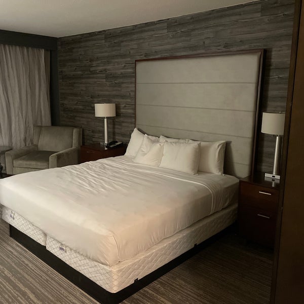 Снимок сделан в DoubleTree by Hilton Hotel &amp; Suites Houston by the Galleria пользователем Alexander K. 8/19/2022