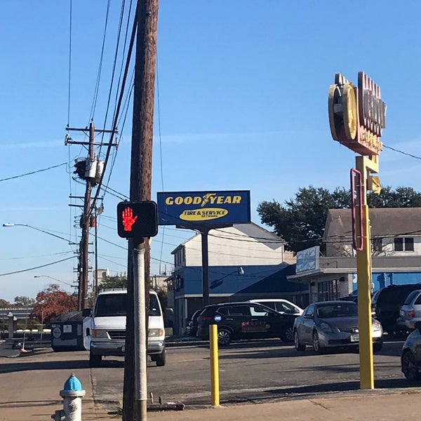 Goodyear Auto Service Hancock 907 E 41St St