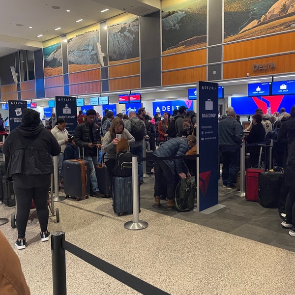 Delta Air Lines Ticket Counter 4 tips