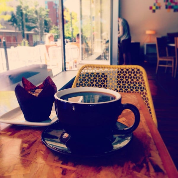 7/24/2014 tarihinde Natalie L.ziyaretçi tarafından The District Coffee House'de çekilen fotoğraf