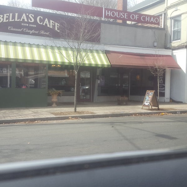 Foto tirada no(a) Bella&#39;s Cafe por Bianca B. em 3/23/2019
