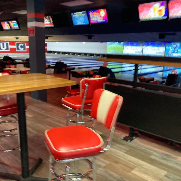 AMF Circle Lanes Bowling Alley in East Haven