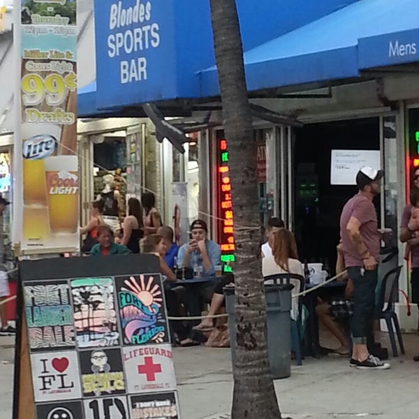 4/21/2013にGlobe M.がDirty Blondes Sport Barで撮った写真