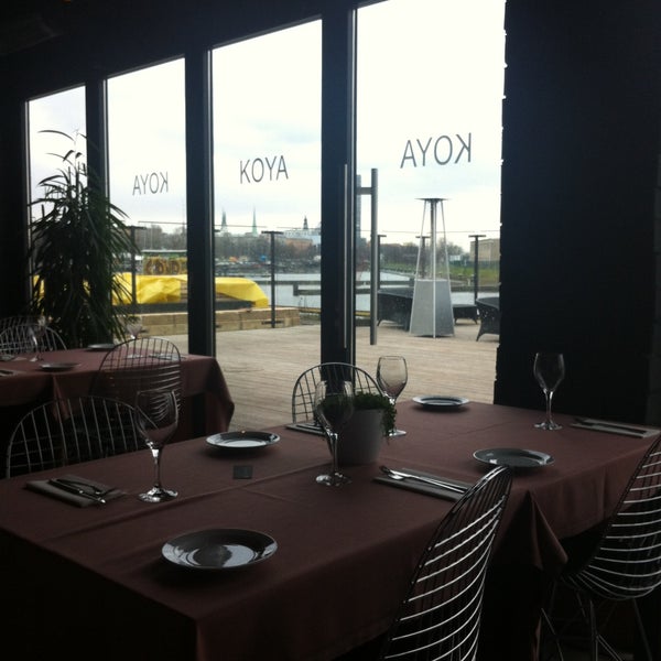 Foto tirada no(a) KOYA restorāns &amp; bārs por Donna S. em 4/29/2013