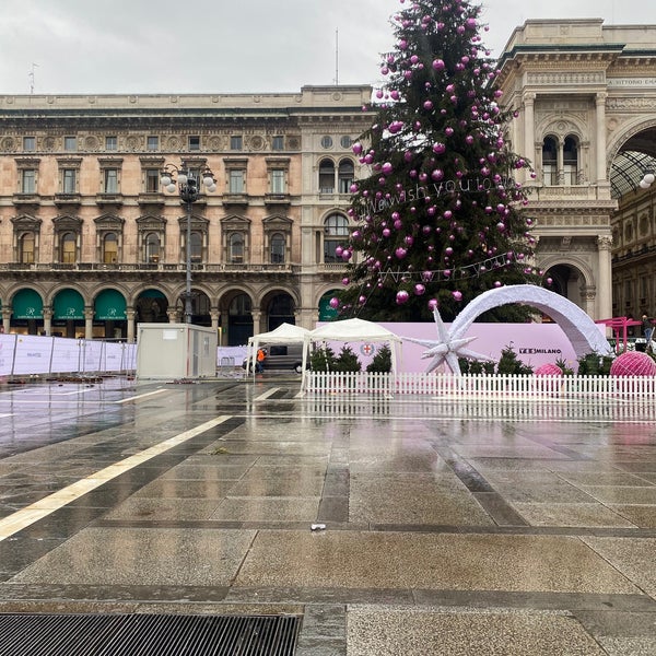Foto tirada no(a) Piazza del Duomo por alsharif54 em 12/3/2022