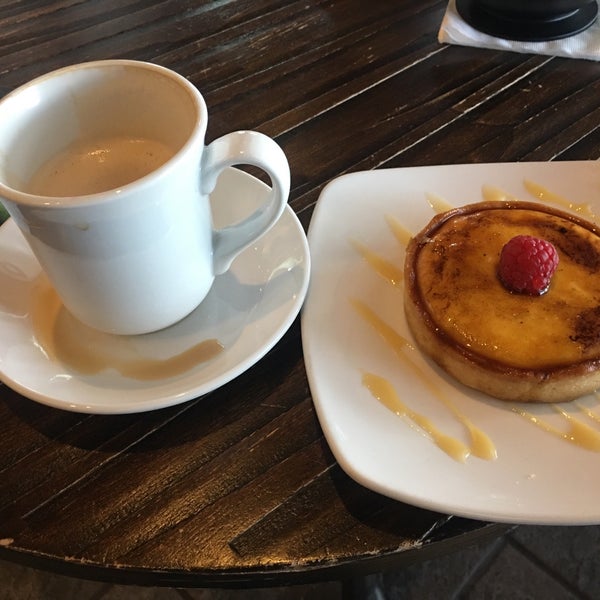 Photo taken at Créma Espresso Gourmet by Africancrab on 9/1/2019