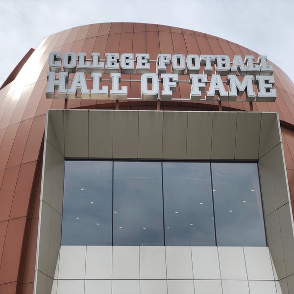 รูปภาพถ่ายที่ College Football Hall of Fame โดย Africancrab เมื่อ 3/11/2020