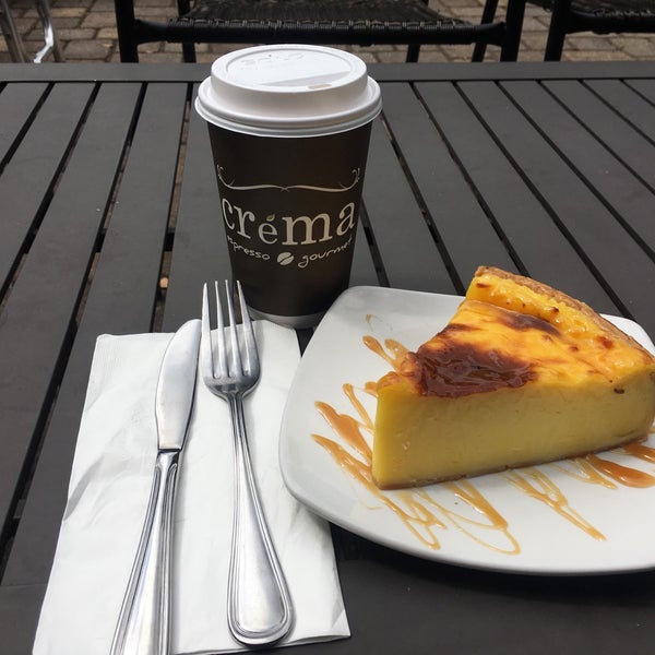 Photo taken at Créma Espresso Gourmet by Africancrab on 9/18/2019