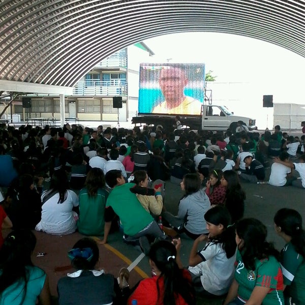 Escuela Primaria Bicentenario de la Independencia - Santiago de ...