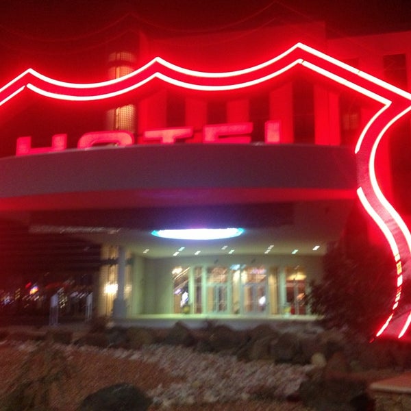 Foto diambil di Route 66 Casino Hotel oleh Sarah O. pada 4/10/2013