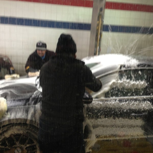 Photo taken at Imperial Hand Car Wash by Calyeu Racing on 2/2/2013