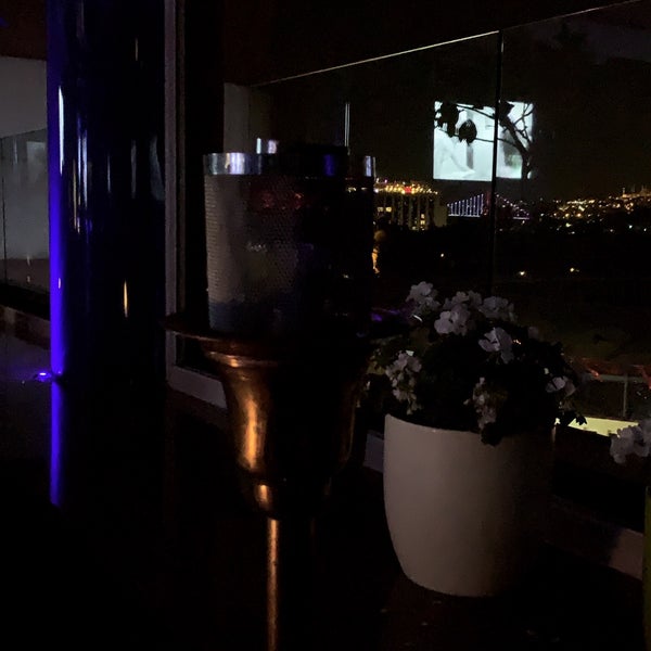 Foto tirada no(a) The Ritz-Carlton Bleu Lounge &amp; Grill por Ehaa .. em 8/16/2019