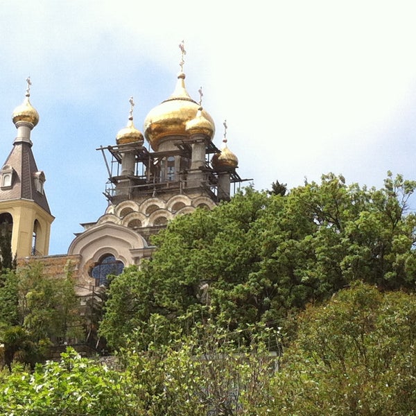 Храм архангела михаила в алупке. Алупка Церковь Архангела Михаила. Храм Архангела Михаила Ейск. Храм Архангела Михаила Мариуполь.