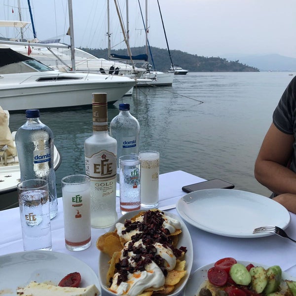Foto diambil di Yengeç Restaurant oleh Nazlıgül A. pada 6/14/2018