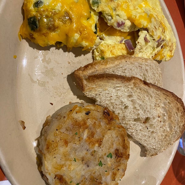 Photo taken at Snooze, an A.M. Eatery by Brooke M. on 10/11/2020